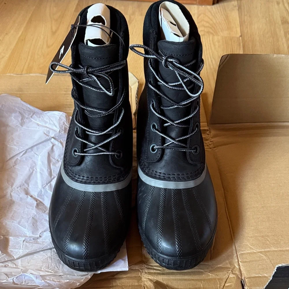Sorel Men's new size 9.5 Cheyanne II Black and Gray Waterproof Boots duck